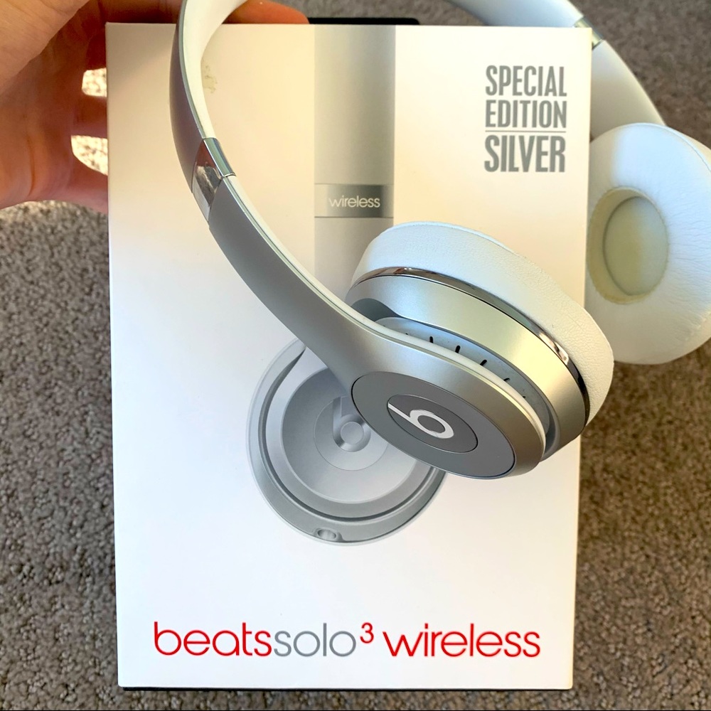 SPECIAL EDITION SILVER BEATS-SOLO 3 WIRELESS